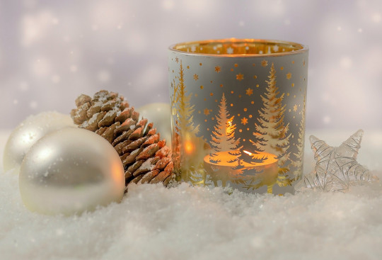 Christmas cards, wishes and greetings - Postcard biele Vianoce svietnik 