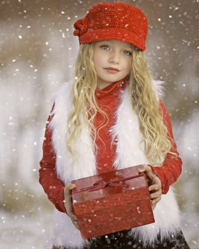 Vánoční pohlednice, přání a pozdravy - Pohlednice dievcatko sneh darcek 